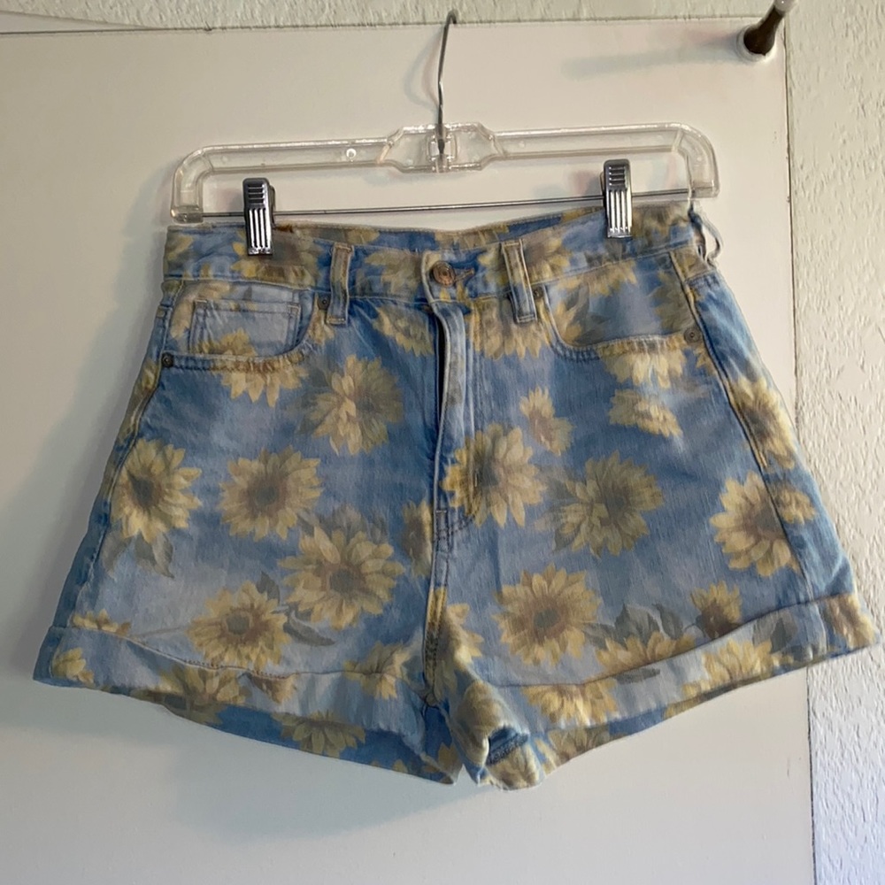 AMERICAN EAGLE HIGH WAISTED SUNFLOWER MOM SHORTS